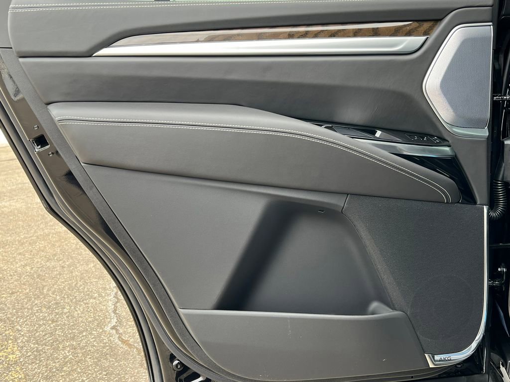 New 2026 Cadillac Escalade Platinum Sport w/ LPO, ONYX Package image 39