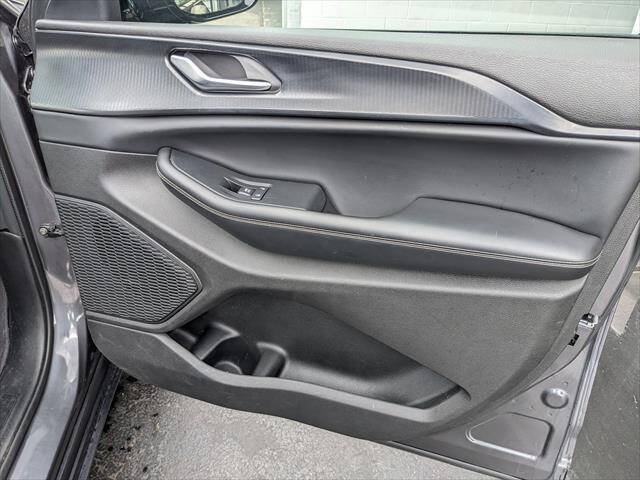 Used 2023 Jeep Grand Cherokee Altitude AWD/4WD image 22