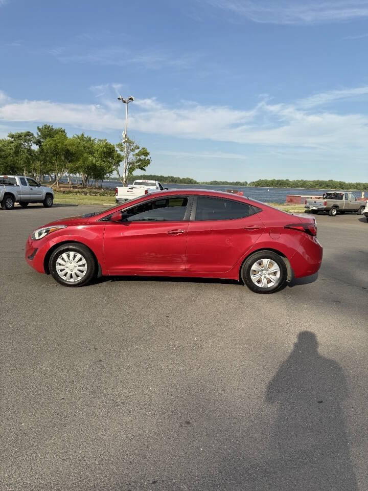 Used 2016 Hyundai Elantra SE FWD image 4