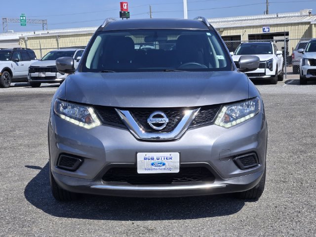 Used 2016 Nissan Rogue S w/ Appearance Package FWD image 2