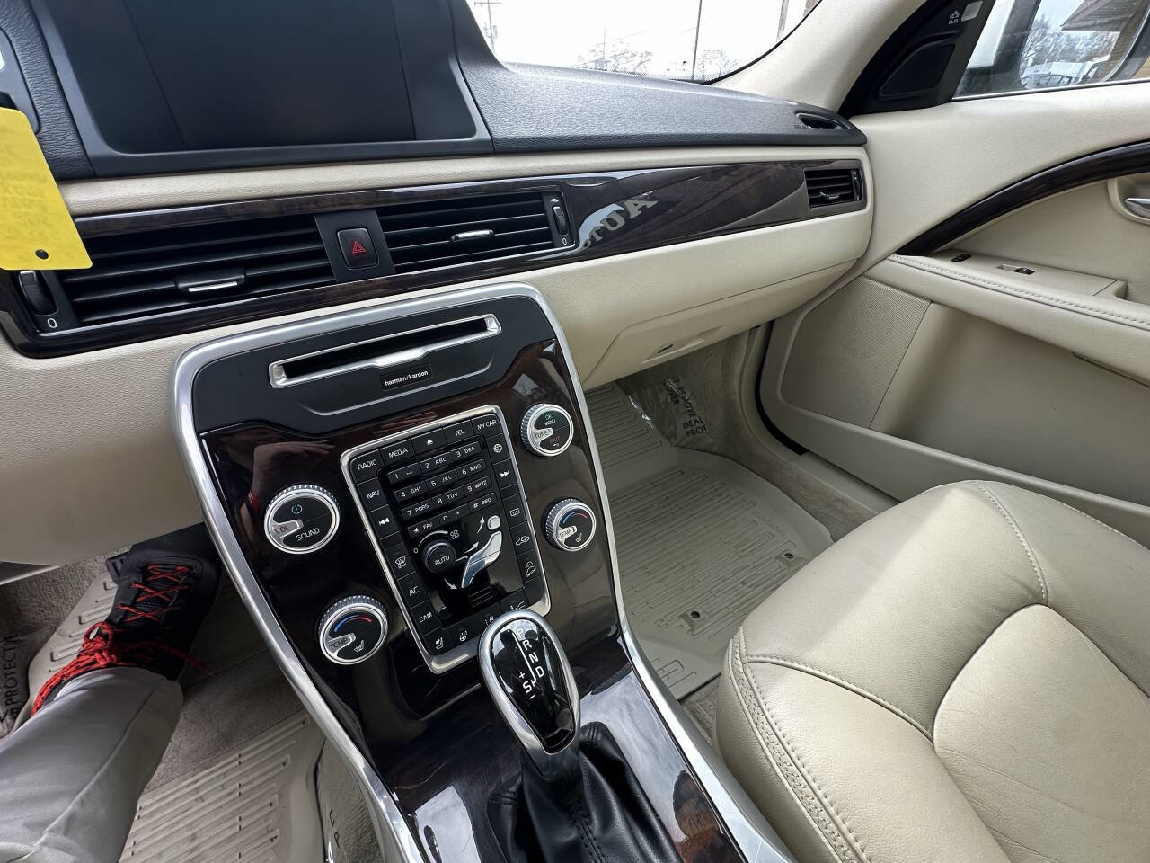 Used 2015 Volvo XC70 T6 Platinum w/ Protection Package image 13