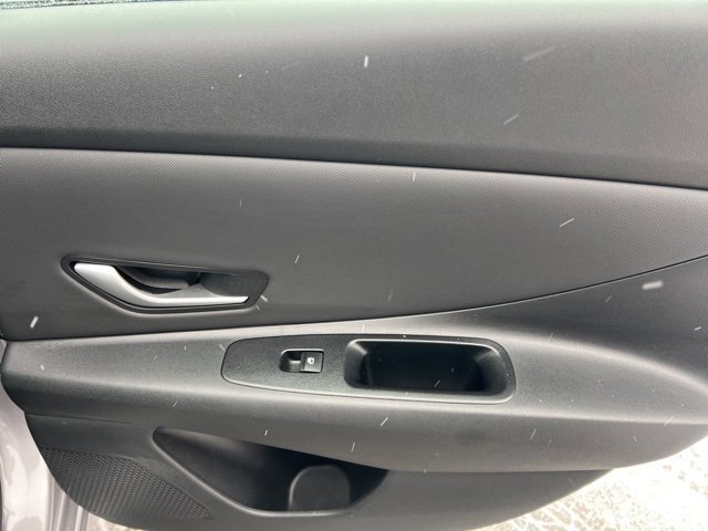 Used 2025 Hyundai Elantra SEL image 31