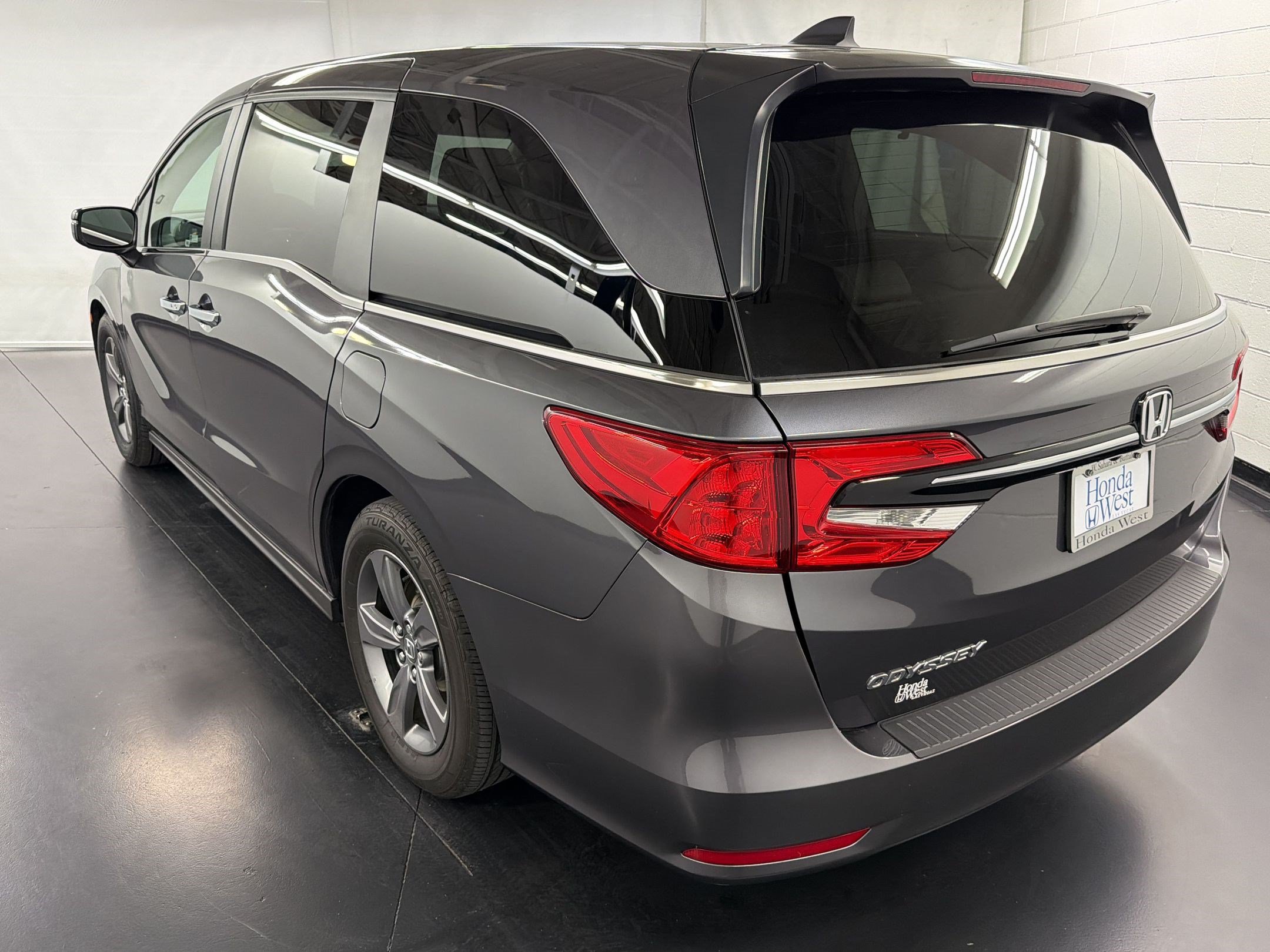 Certified 2024 Honda Odyssey EX image 3