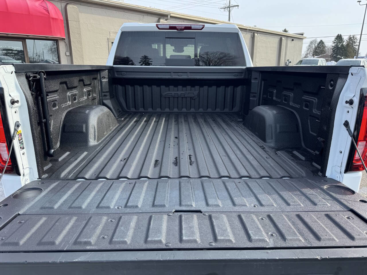 Used 2024 GMC Sierra 1500 AT4 w/ Technology Package image 19