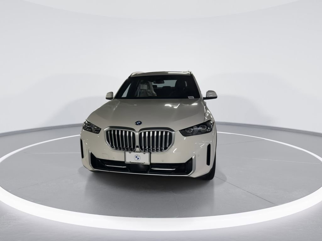 New 2026 BMW X5 xDrive50e image 3