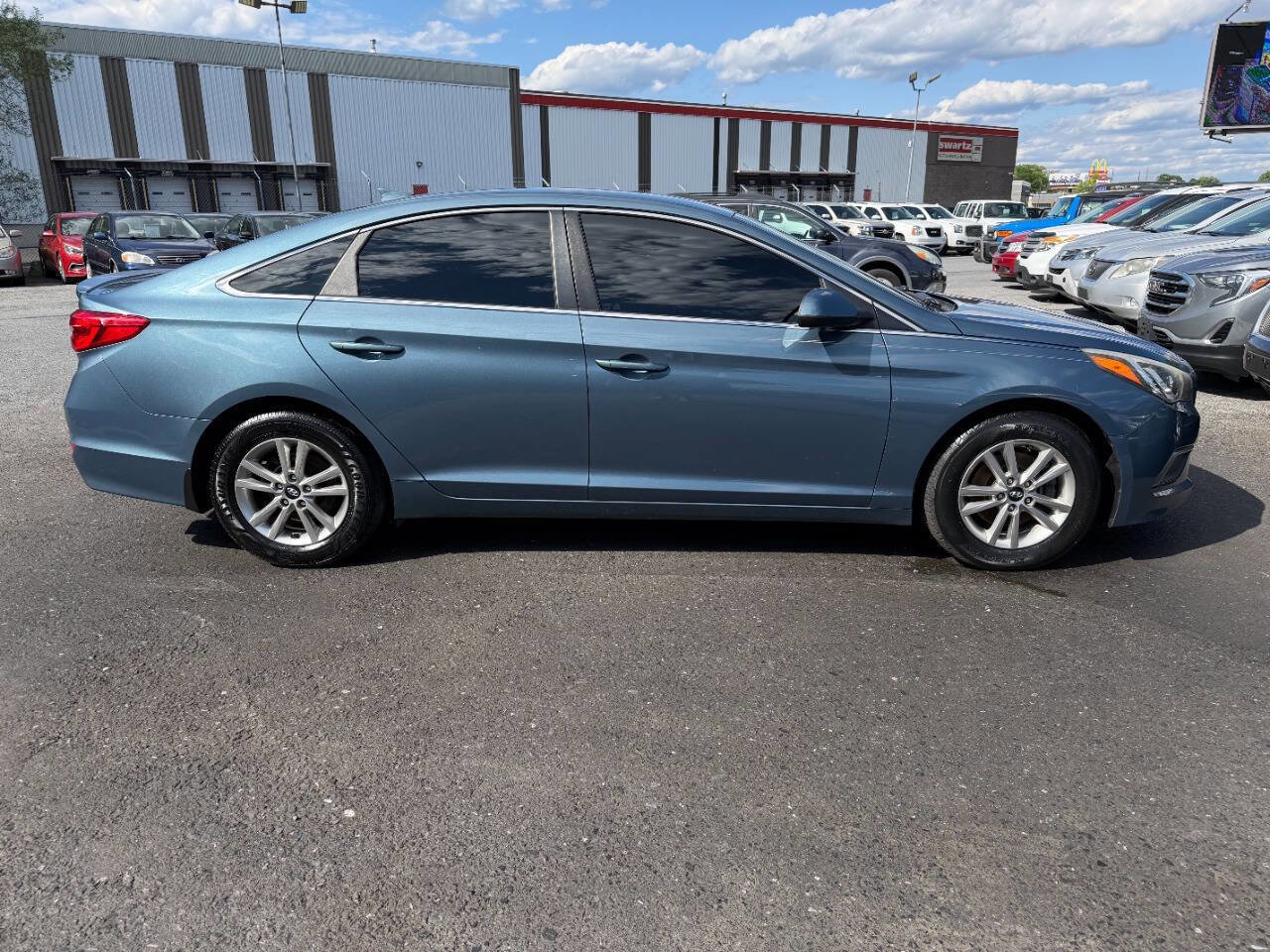 Used 2017 Hyundai Sonata SE w/ Cargo Package FWD image 7