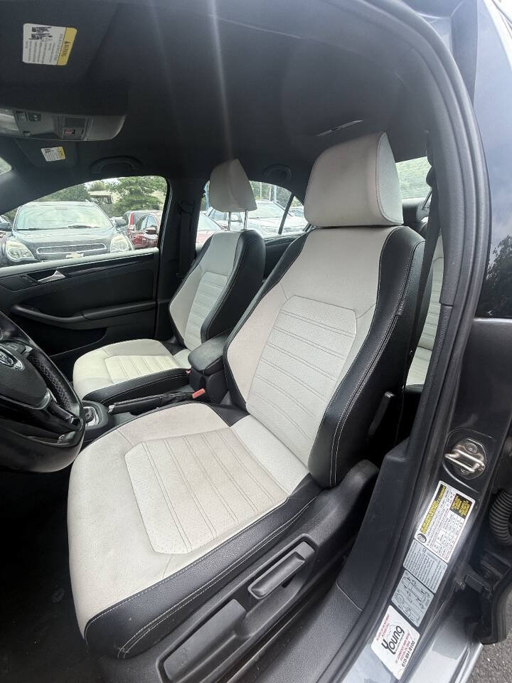 Used 2015 Volkswagen Jetta Sport FWD image 29