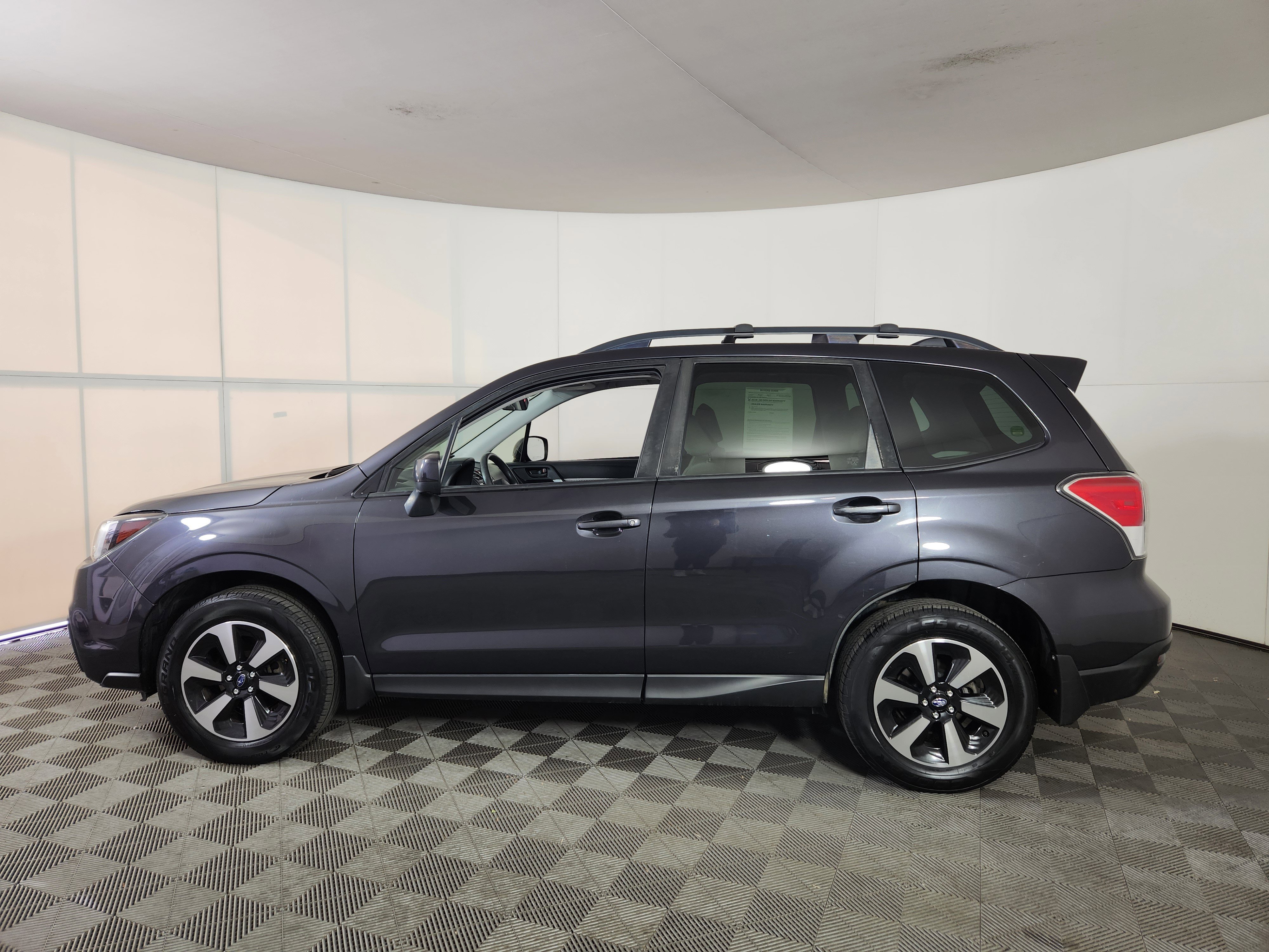 Used 2017 Subaru Forester 2.5i Premium image 4