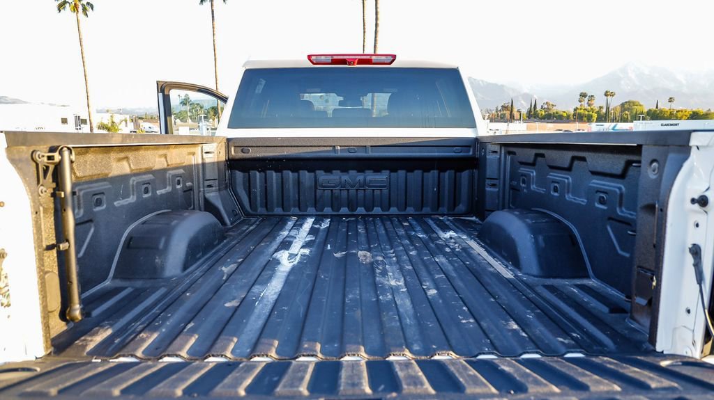 Used 2025 GMC Sierra 2500 AT4 image 30
