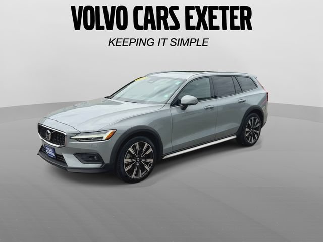 Certified 2025 Volvo V60 B5 Cross Country Ultra AWD/4WD image 4