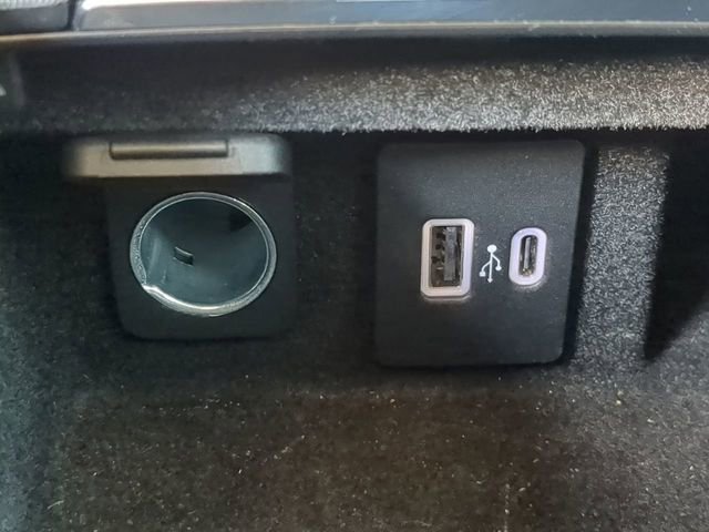 Used 2023 Lincoln Corsair Reserve image 25