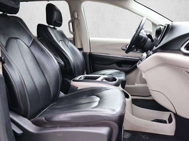 Used 2022 Chrysler Pacifica Touring-L FWD image 24