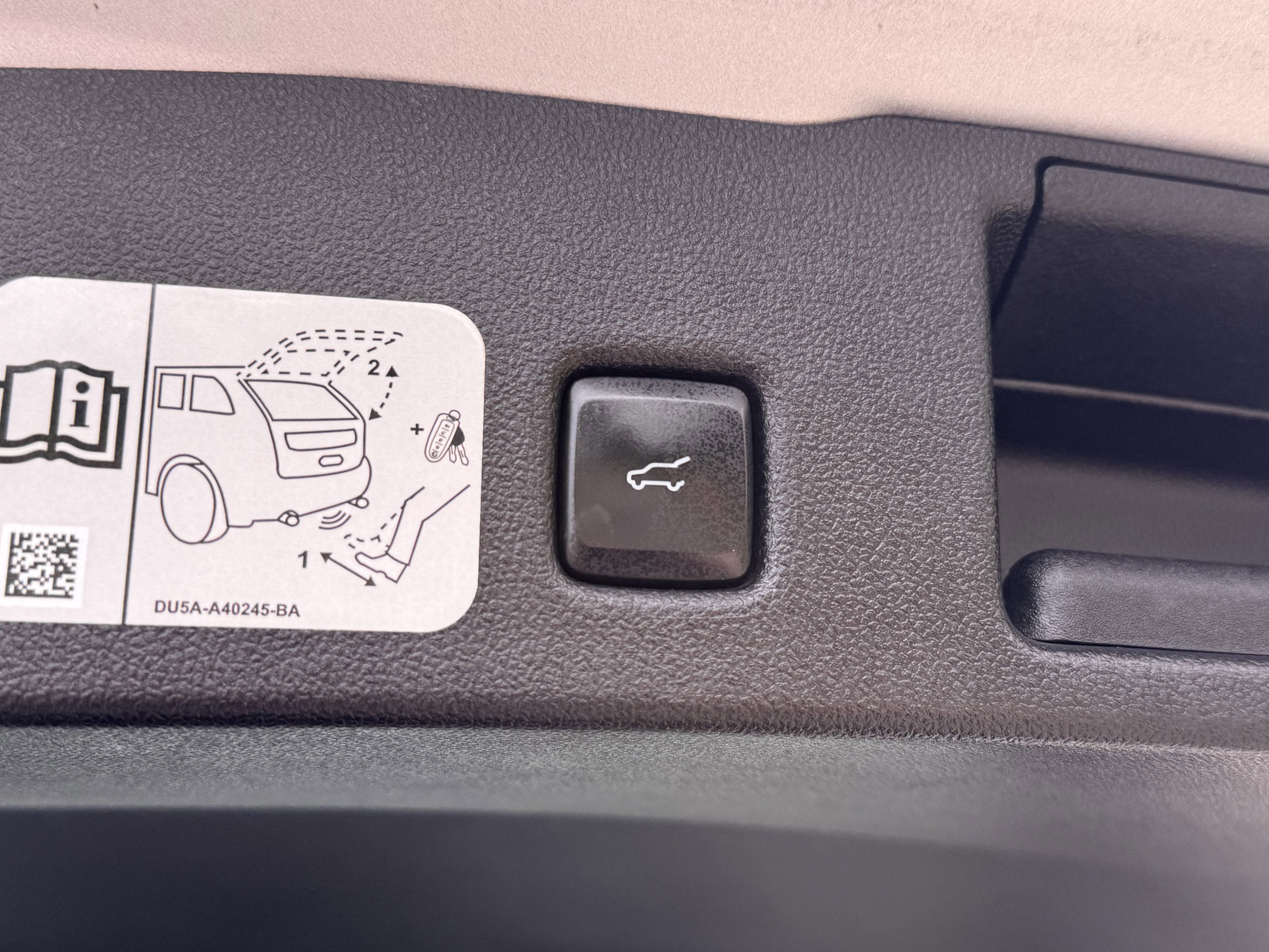 Used 2020 Ford Escape SEL image 28