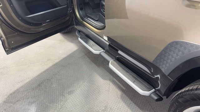 Used 2021 Land Rover Defender 110 X-Dynamic SE AWD/4WD image 13