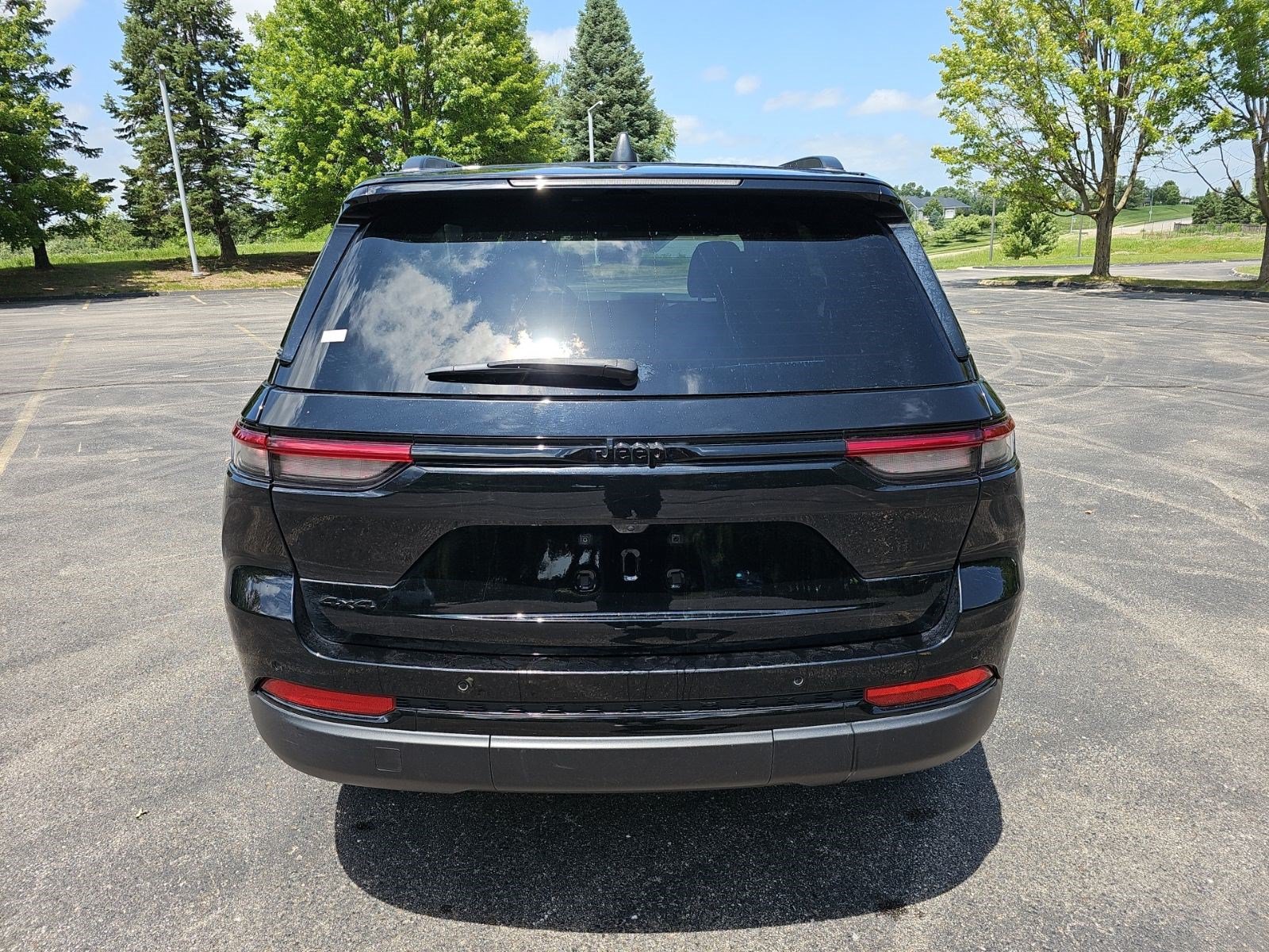 Used 2023 Jeep Grand Cherokee Altitude AWD/4WD image 5