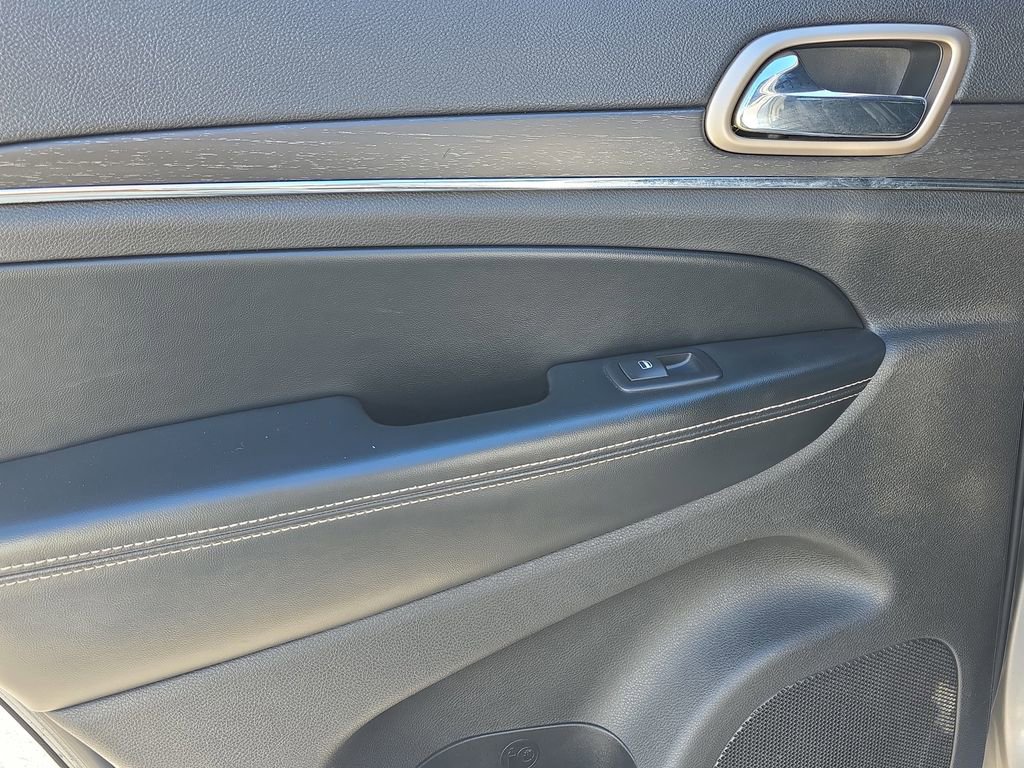 Used 2016 Jeep Grand Cherokee Limited AWD/4WD image 16