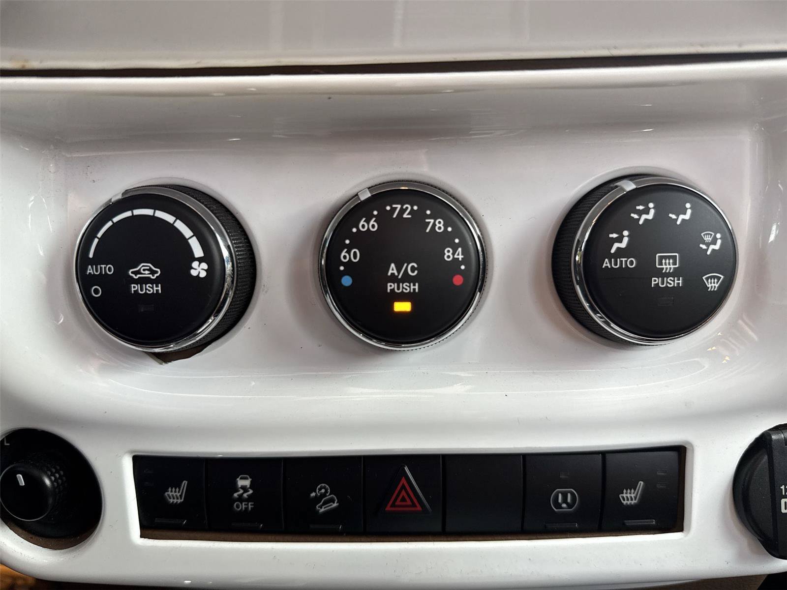 Used 2017 Jeep Wrangler Unlimited Sahara AWD/4WD image 16