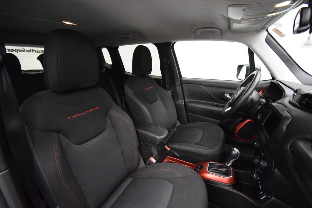Used 2020 Jeep Renegade Trailhawk w/ LED Lighting Group AWD/4WD image 17