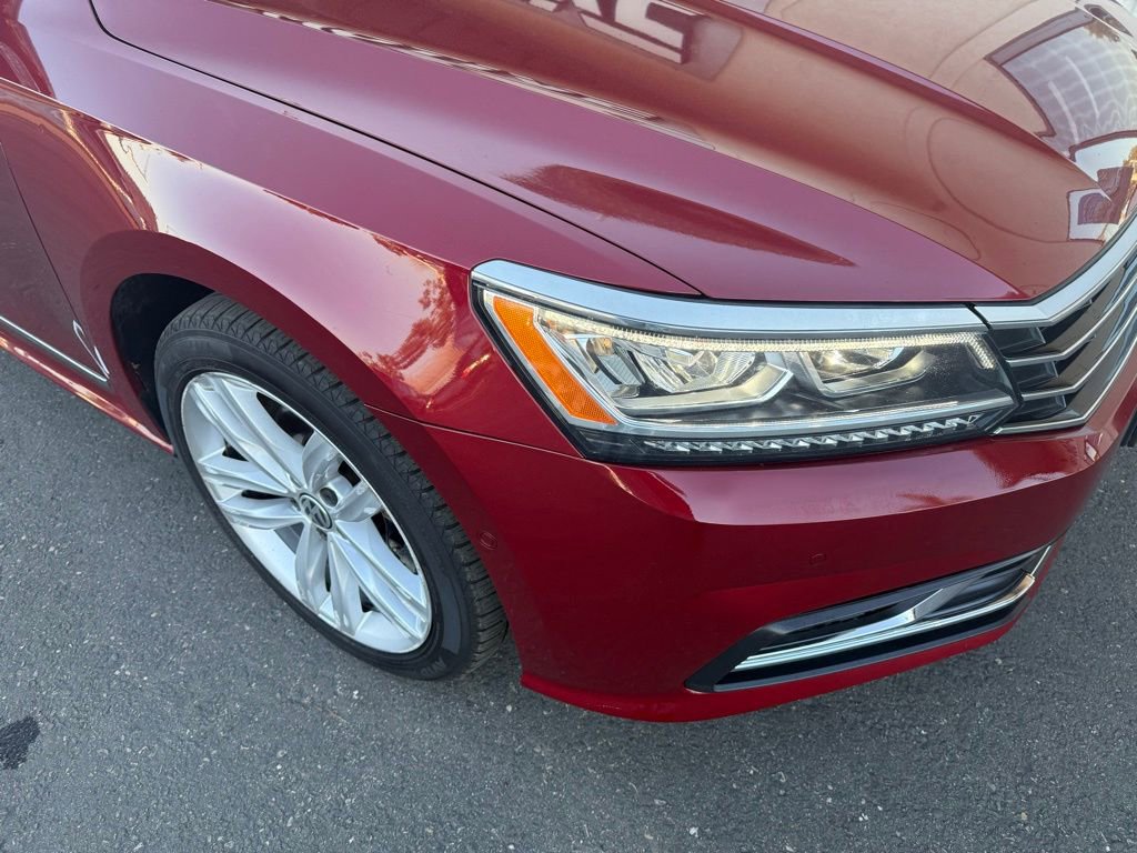 Used 2018 Volkswagen Passat 2.0T SEL Premium image 18