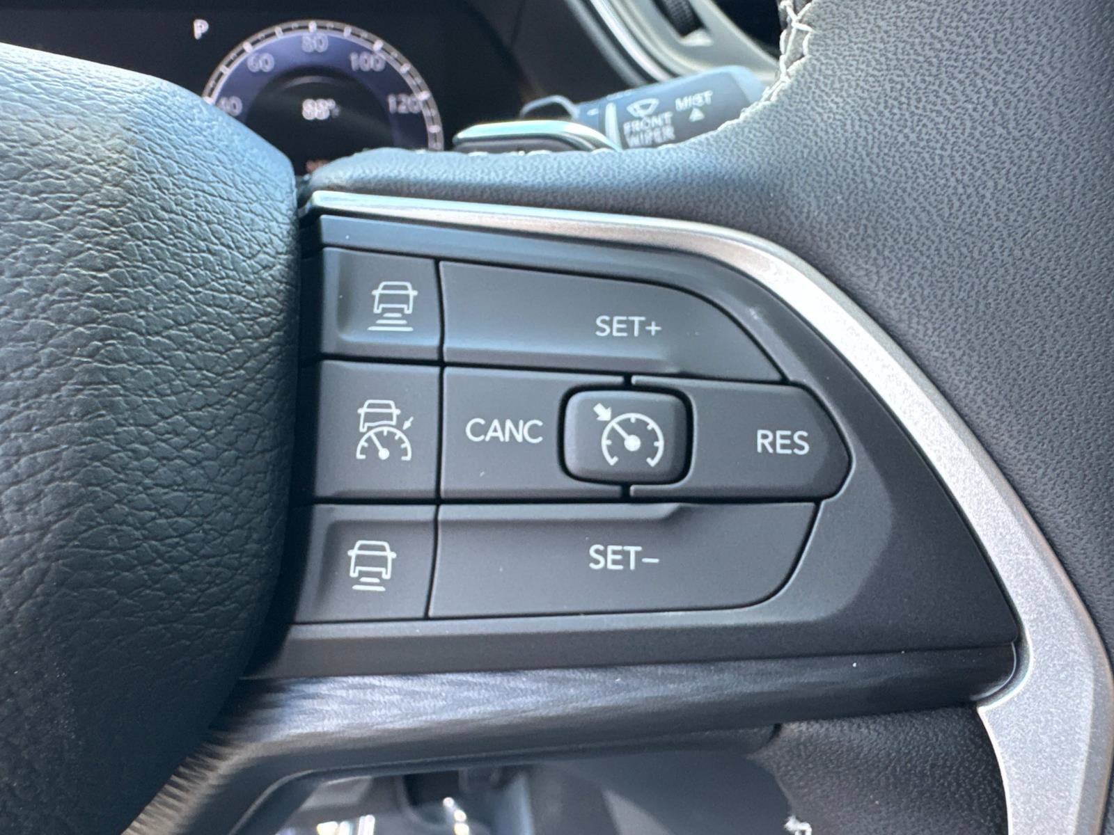 New 2025 Jeep Grand Cherokee Laredo X w/ Luxury Tech Group I image 29