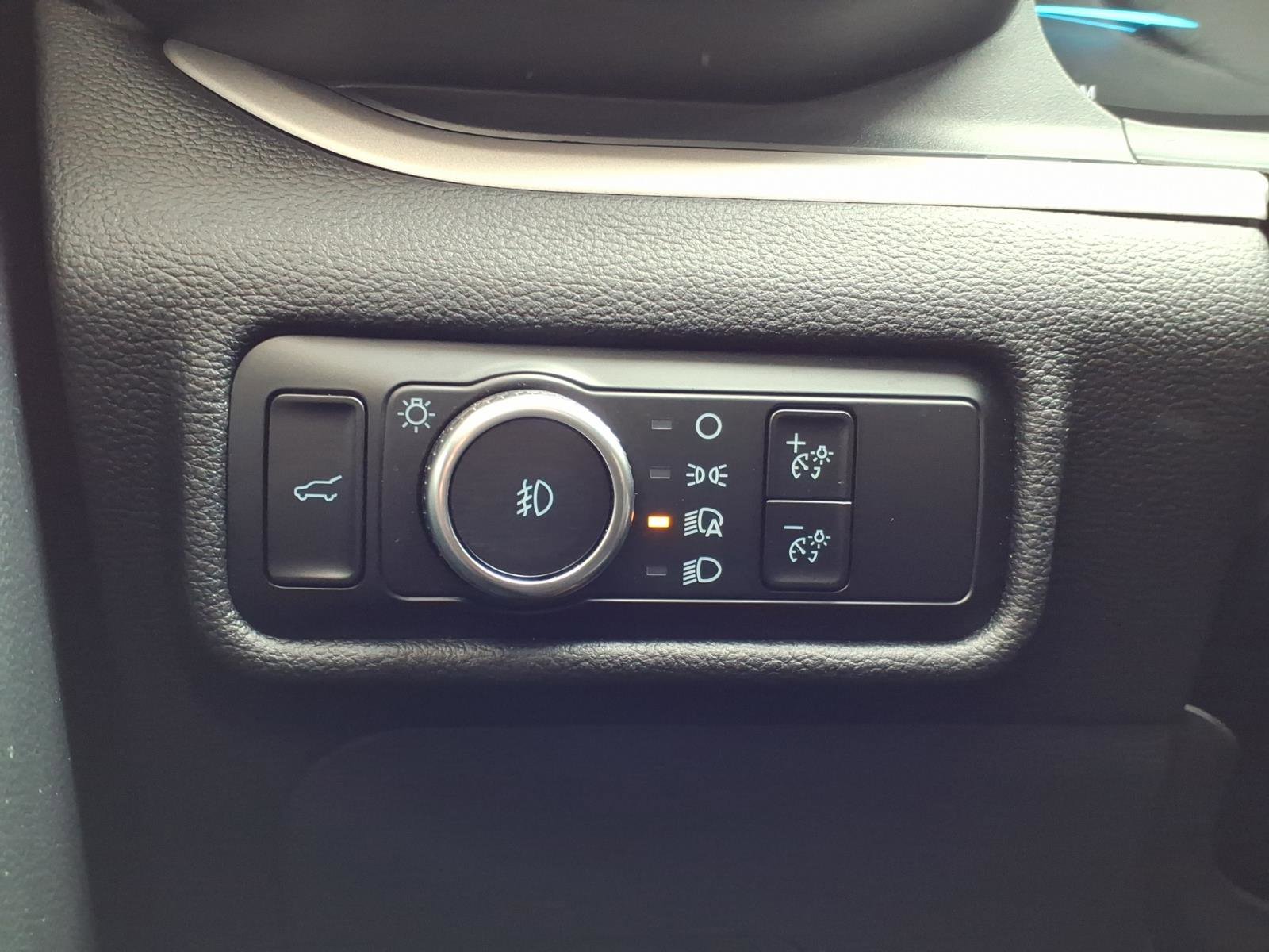 Used 2023 Ford Explorer XLT w/ Equipment Group 202A image 19