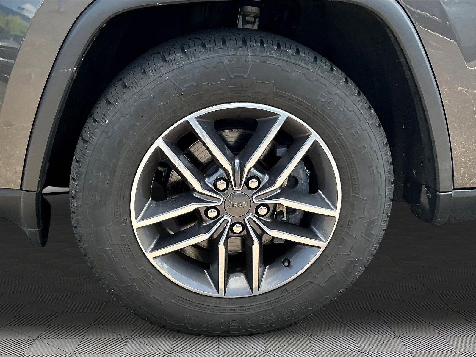 Used 2019 Jeep Grand Cherokee Laredo w/ Laredo X Package RWD image 34