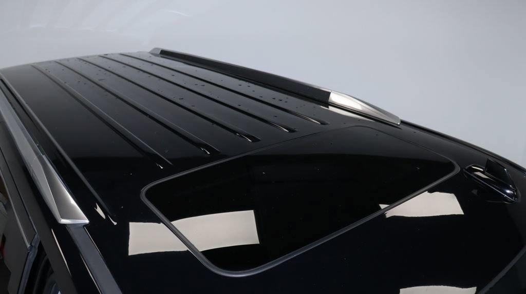 Used 2018 Cadillac Escalade ESV Premium Luxury AWD/4WD image 17