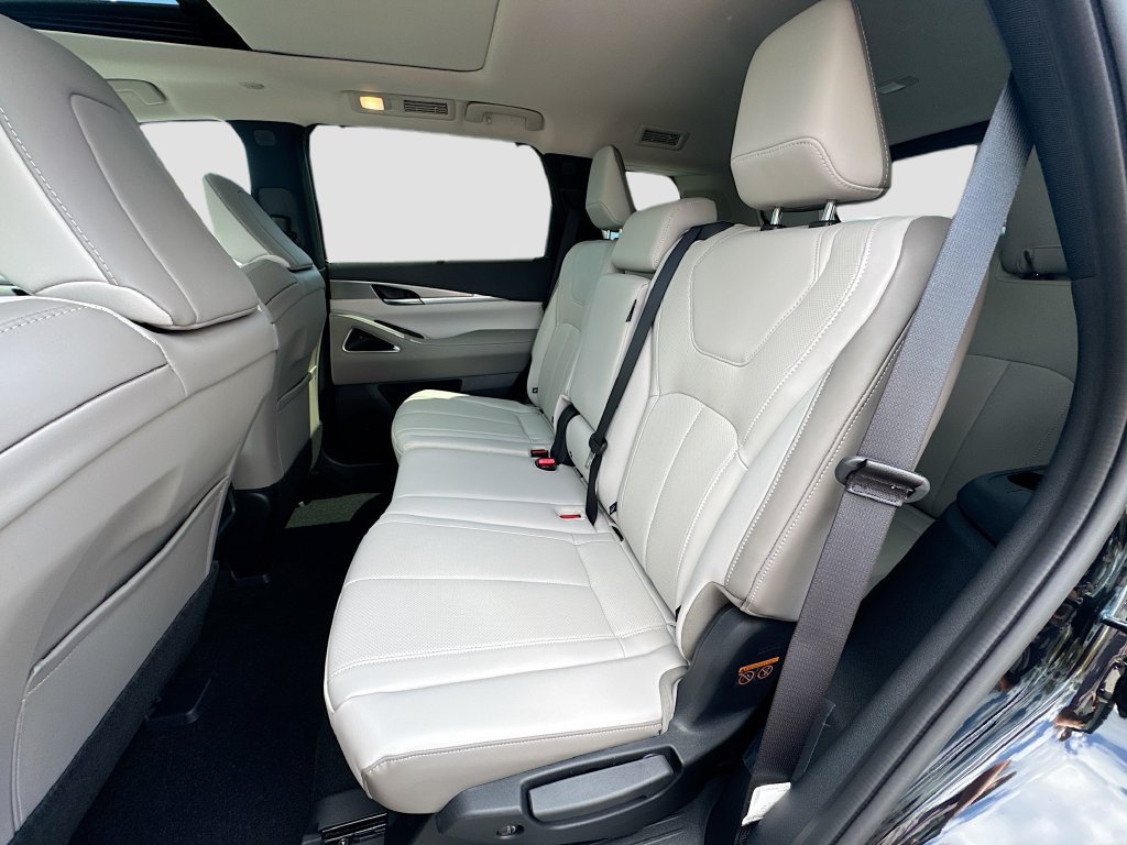Certified 2026 INFINITI QX60 Luxe w/ Cargo Package FWD image 27
