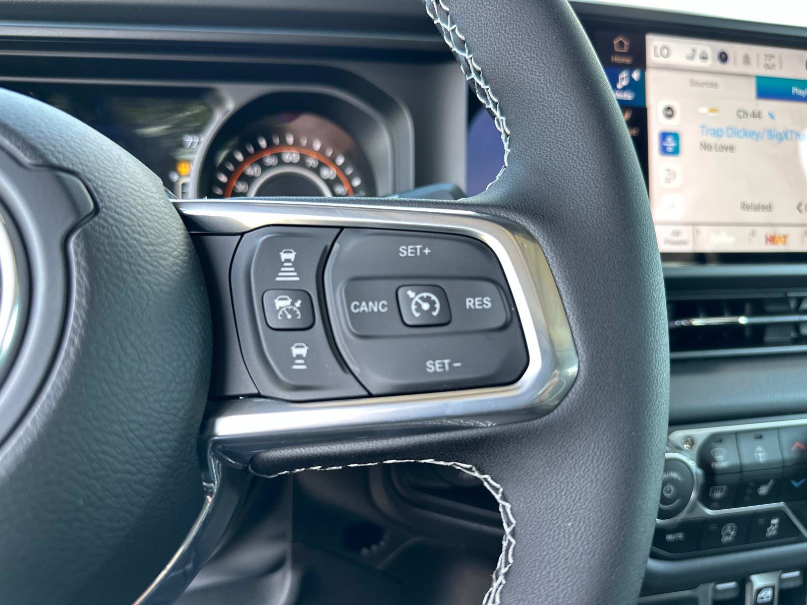 New 2025 Jeep Wrangler Unlimited Sahara AWD/4WD image 27