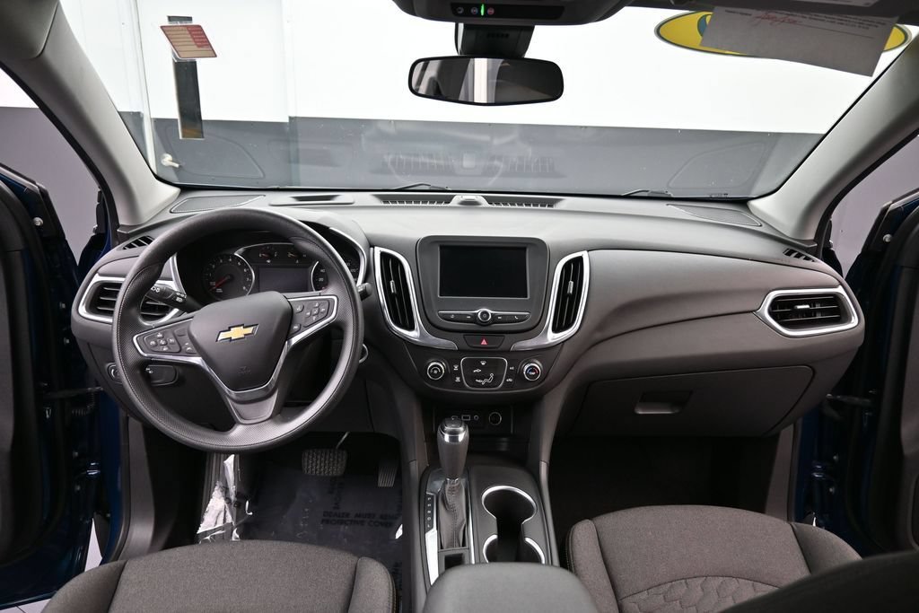 Used 2020 Chevrolet Equinox LT w/ LPO, Cargo Package FWD image 9