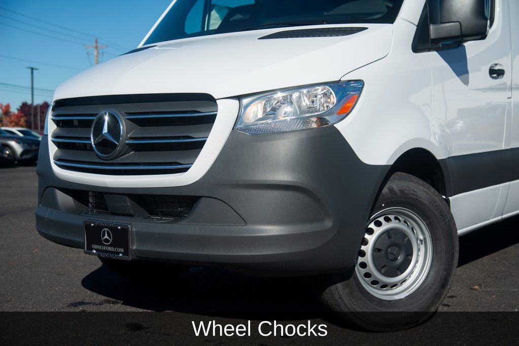 Used 2025 Mercedes-Benz Sprinter 2500 image 16