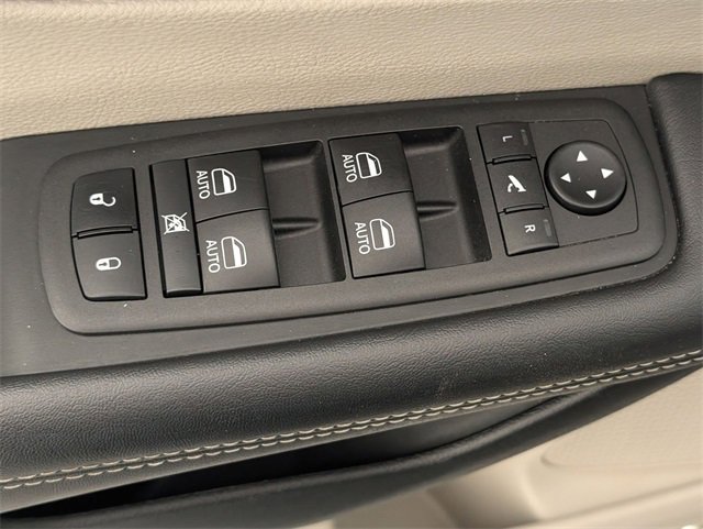 Certified 2023 Chrysler Pacifica Limited image 12