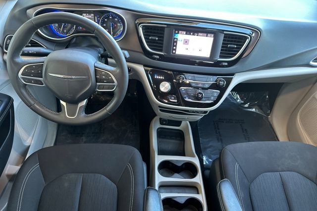 Used 2022 Chrysler Voyager LX FWD image 17