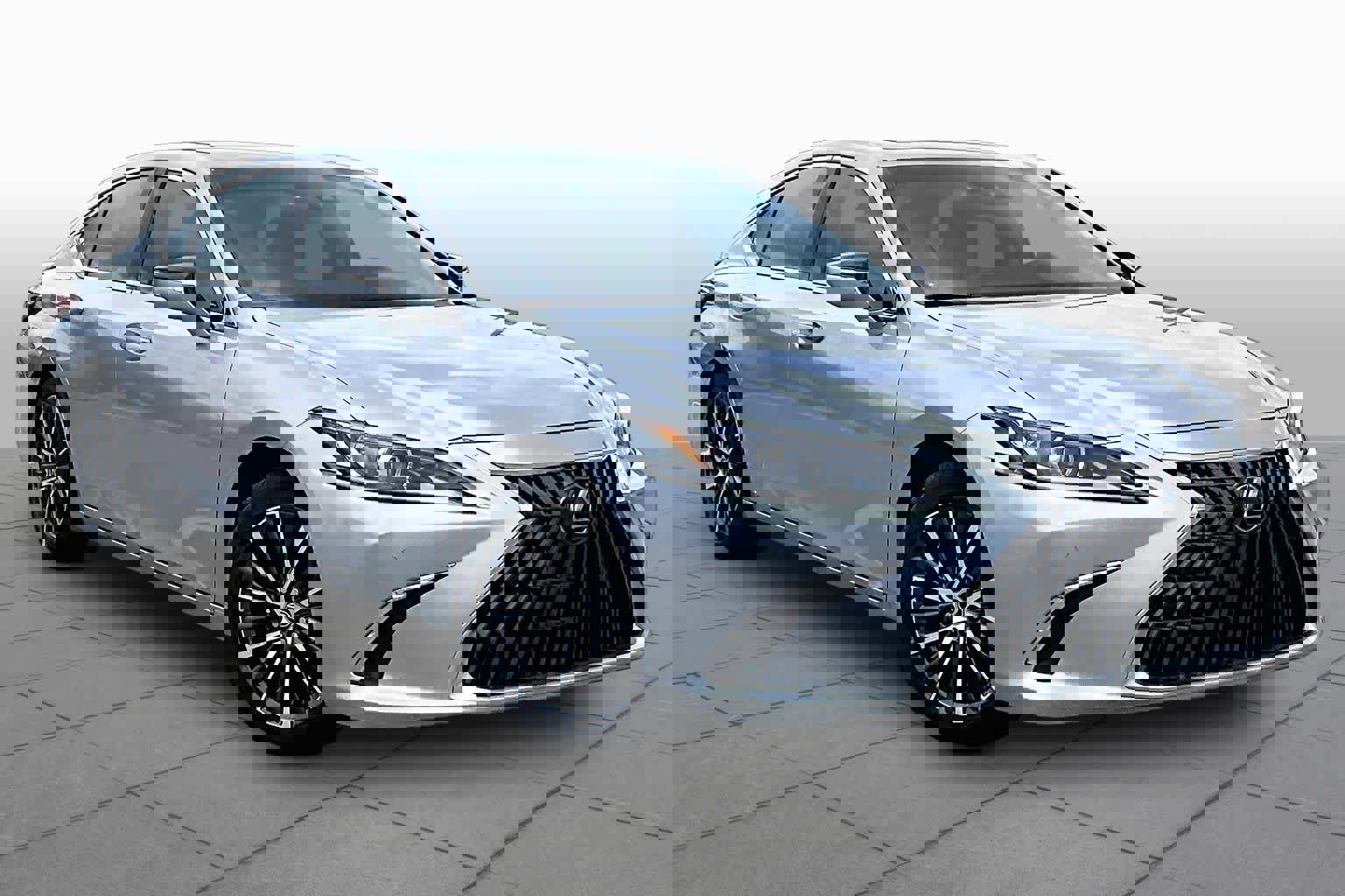 Used 2025 Lexus ES 300h w/ Premium Package image 3