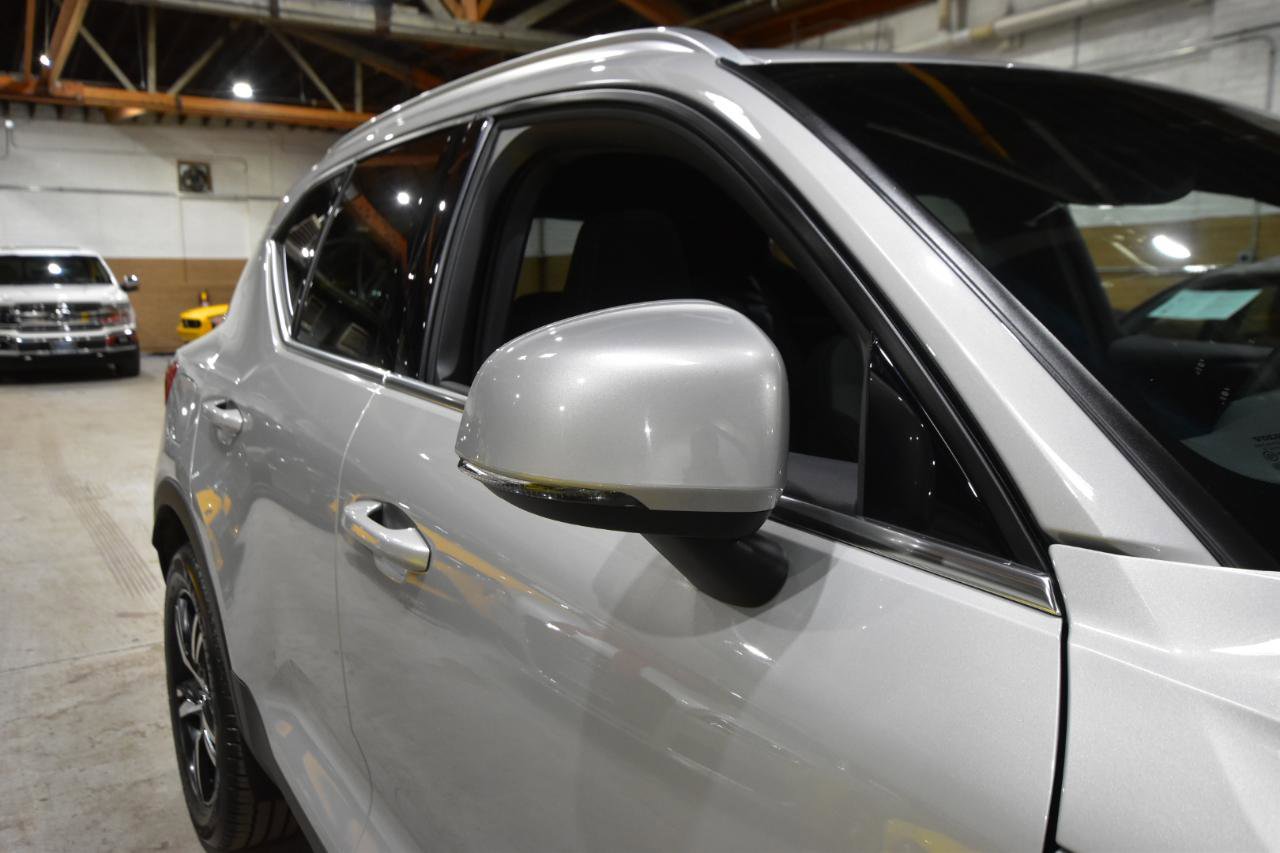 Used 2025 Volvo XC40 B5 Core image 53