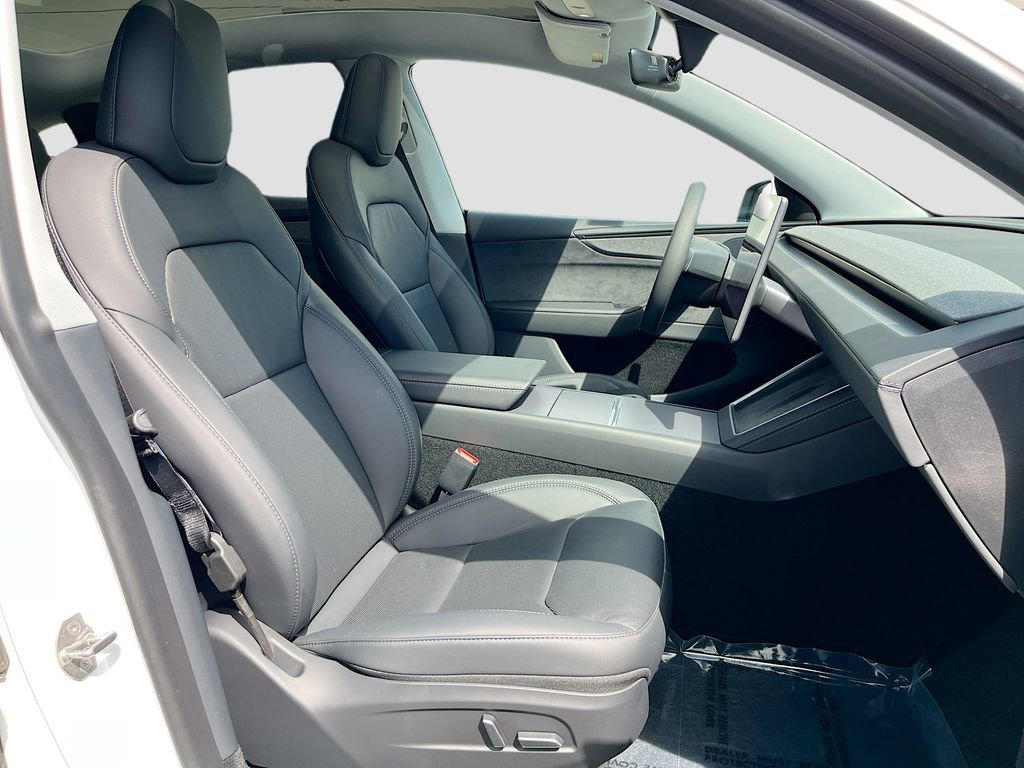 Used 2026 Tesla Model Y Long Range image 32