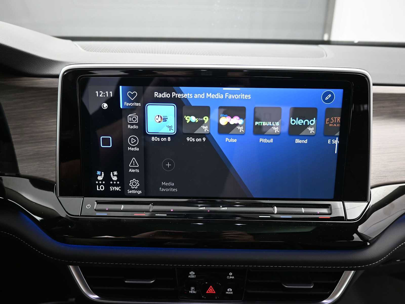 Used 2025 Volkswagen Atlas SEL Premium R-Line image 13