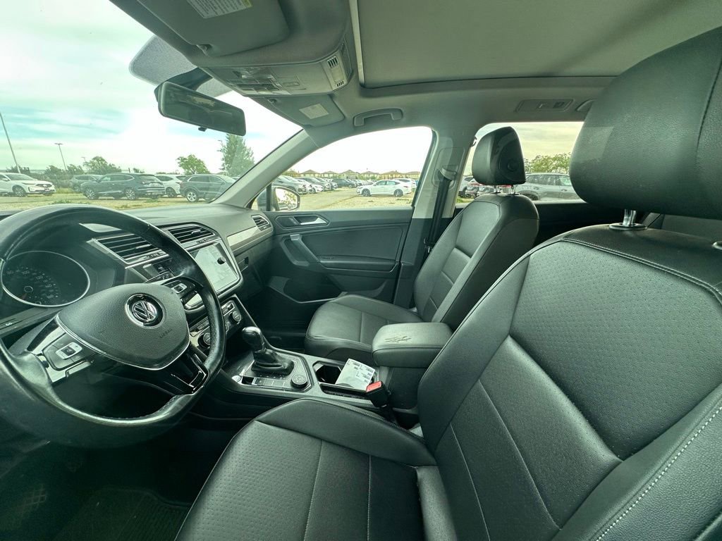Used 2019 Volkswagen Tiguan SE w/ Panoramic Sunroof Package image 8