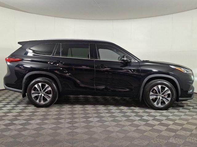 Used 2020 Toyota Highlander XLE AWD/4WD image 10