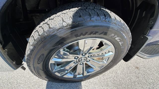 Used 2018 Nissan Titan SL w/ Chrome Package AWD/4WD image 11