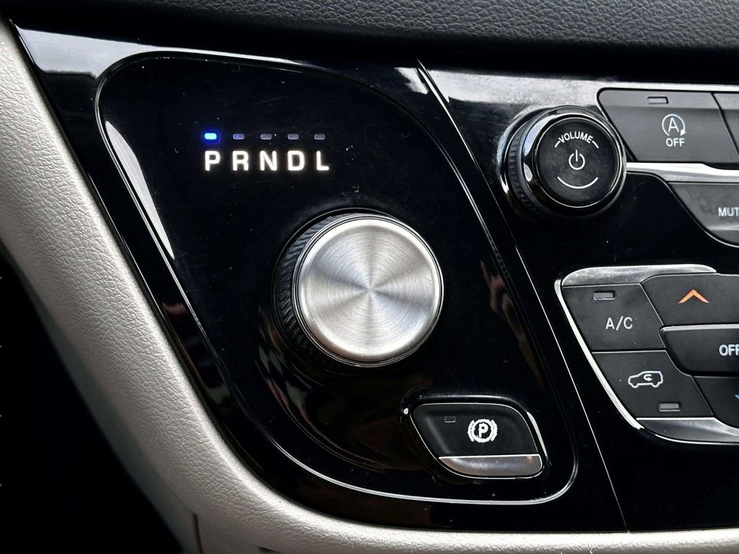 Used 2020 Chrysler Voyager Lxi image 25