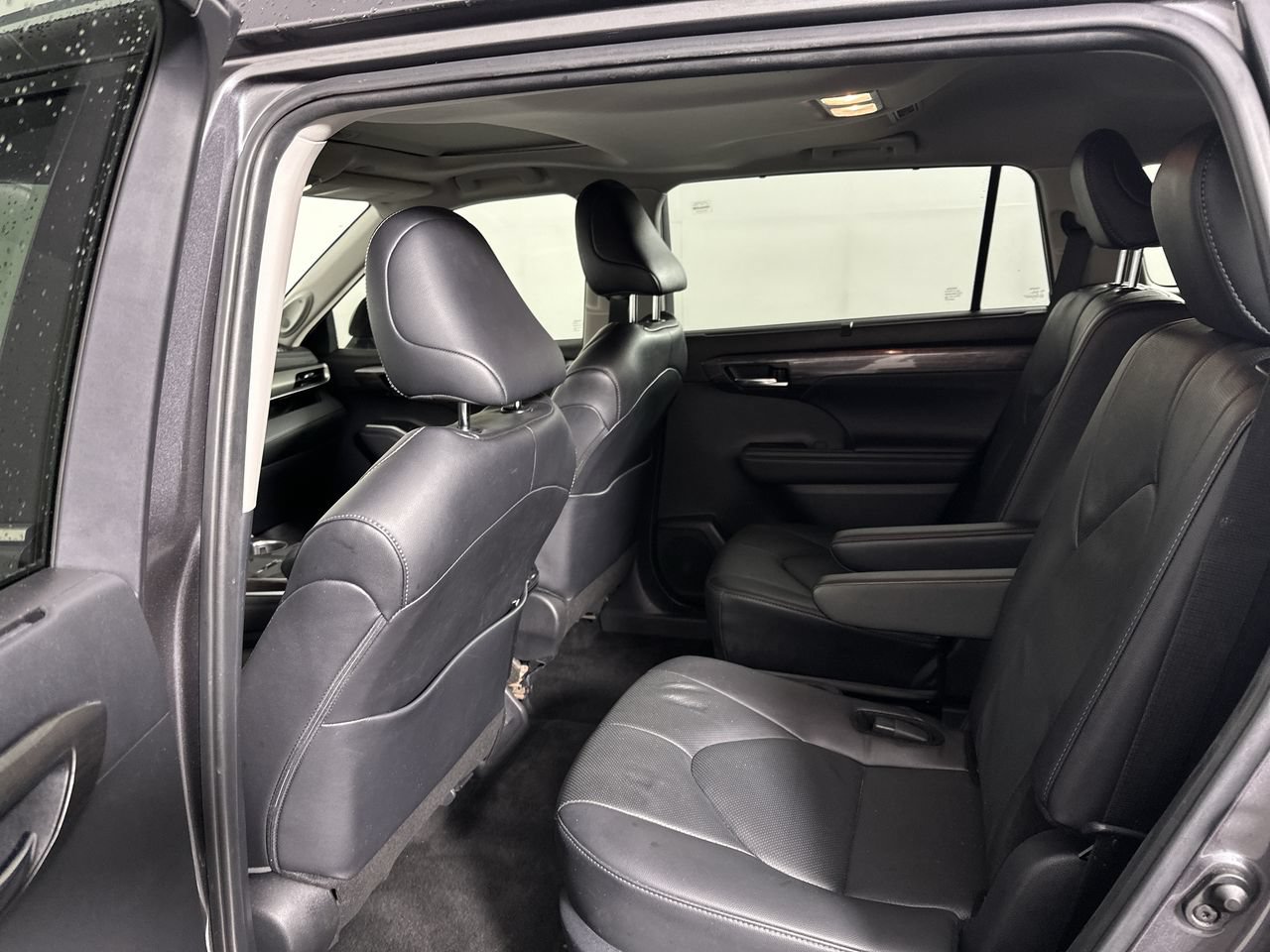 Used 2024 Toyota Highlander Limited FWD image 19