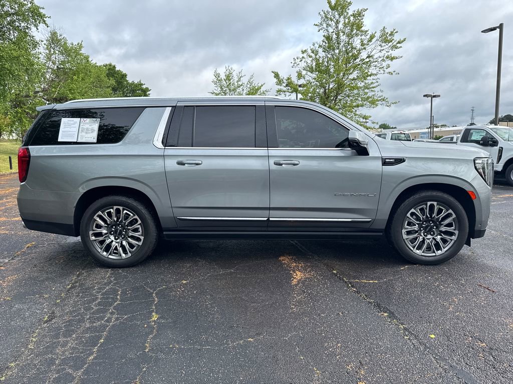 Used 2023 GMC Yukon XL Denali Ultimate AWD/4WD image 4