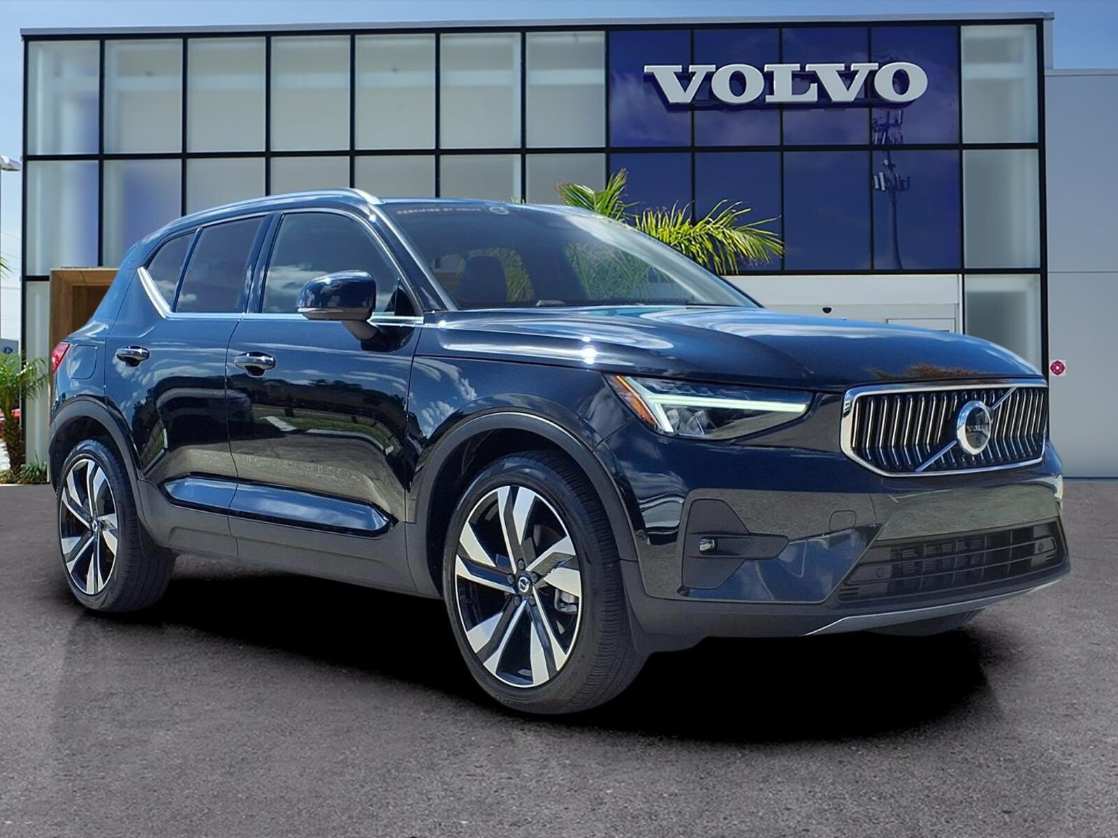 Certified 2023 Volvo XC40 B5 Ultimate w/ Protection Package Premier