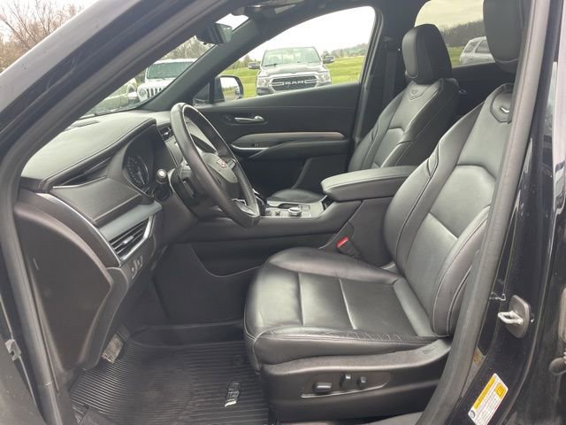 Used 2022 Cadillac XT4 Premium Luxury w/ Enhanced Visibility Package AWD/4WD image 9