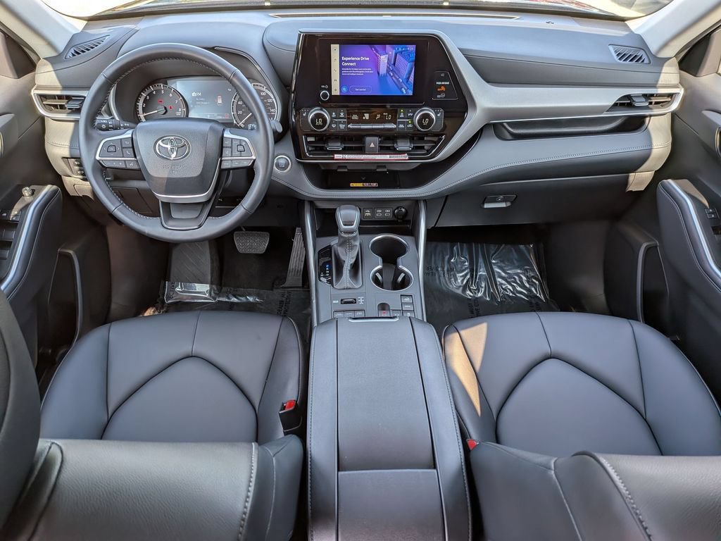 Used 2026 Toyota Highlander XLE AWD/4WD image 4