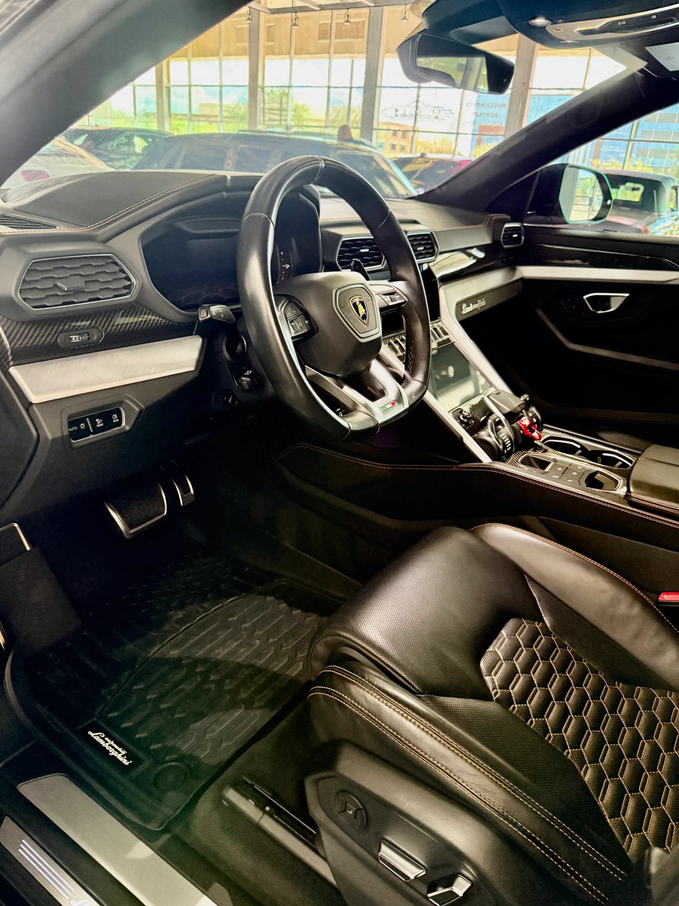 Used 2021 Lamborghini Urus AWD/4WD image 13