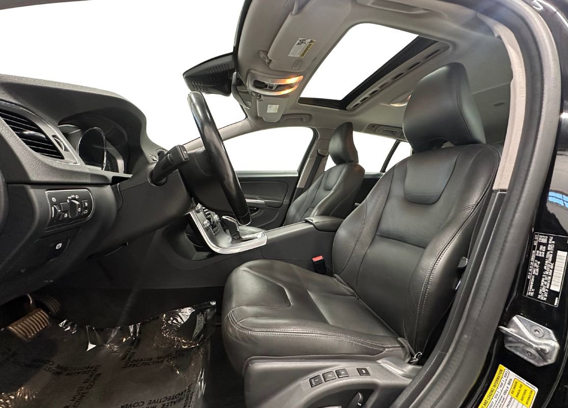 Used 2017 Volvo V60 T5 Platinum w/ Climate Package image 10