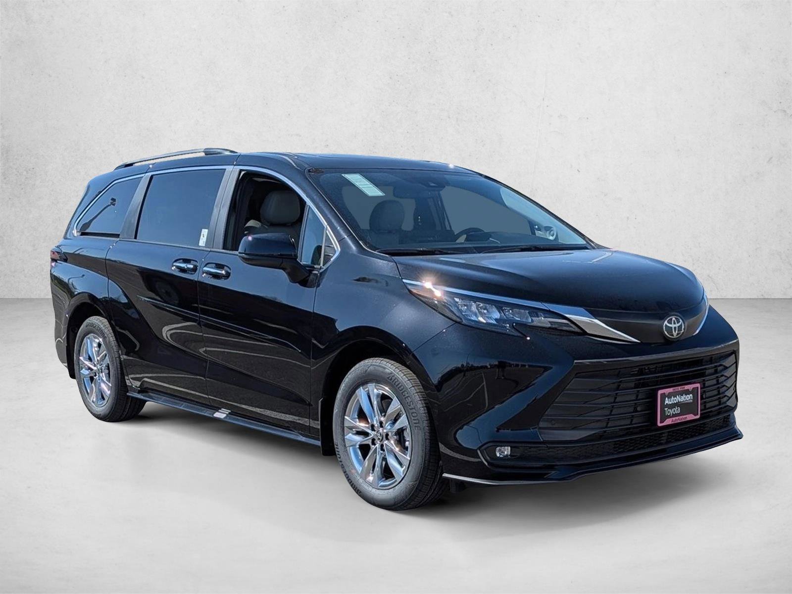 New 2026 Toyota Sienna XLE FWD image 7