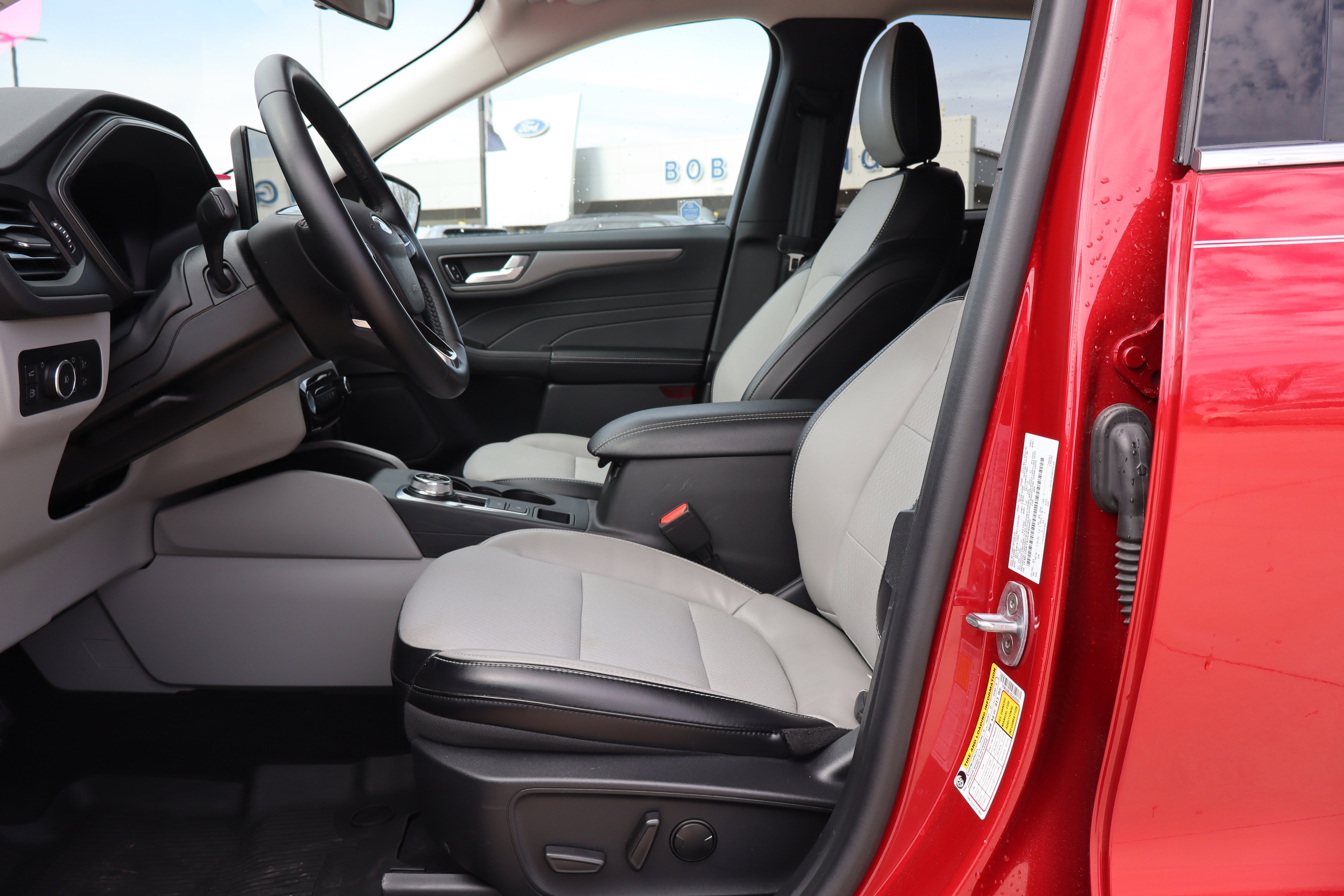 Used 2025 Ford Escape SE image 10